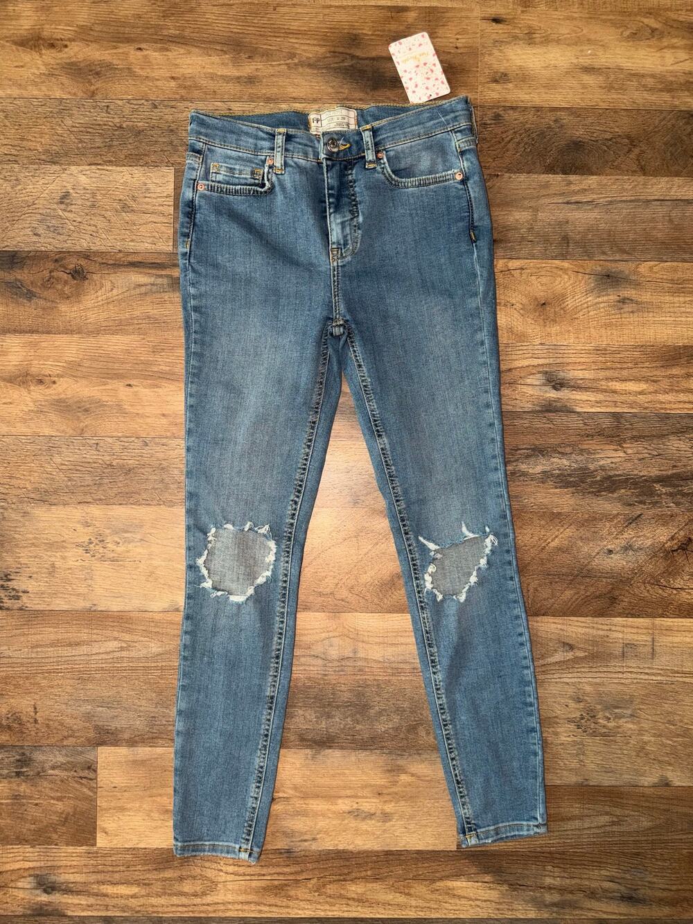 Free people women’s New distressed skinny jeans